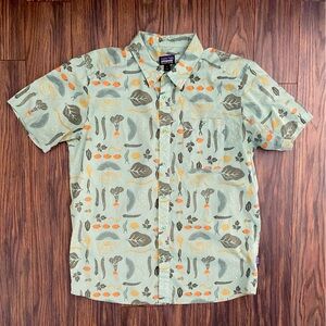 Patagonia Men’s Large Short-Sleeve Button Down Print Shirt